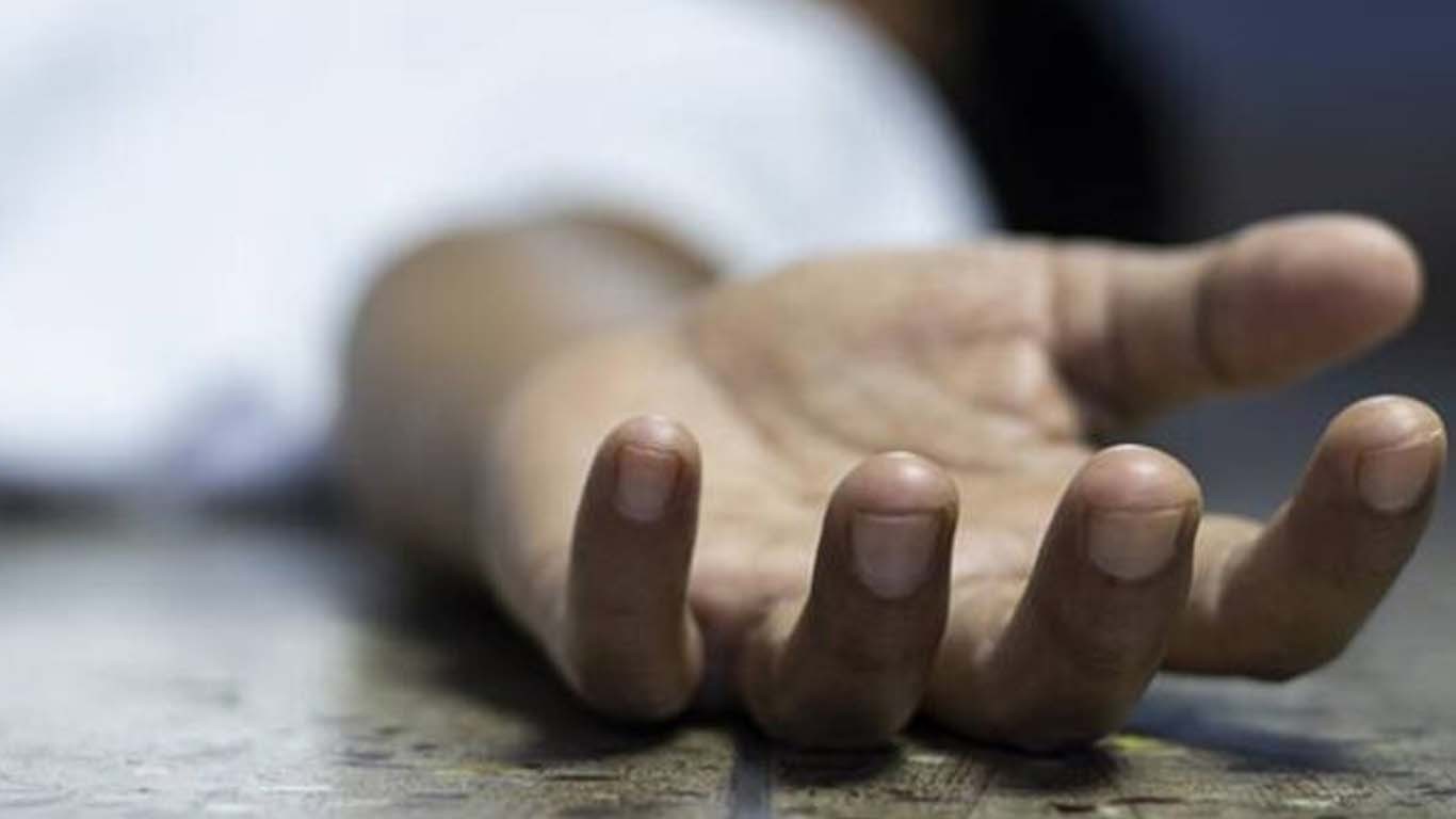کار الٹنے سے میاں بیوی جاں بحق، تین بچے زخمی