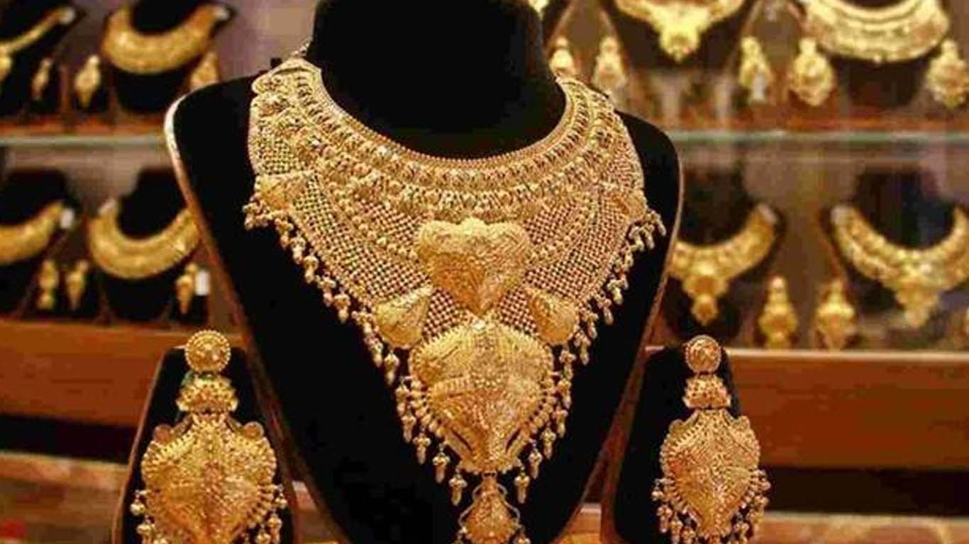 سونے کی فی تولہ قیمت میں آج کتنے روپے کم ہوئے؟