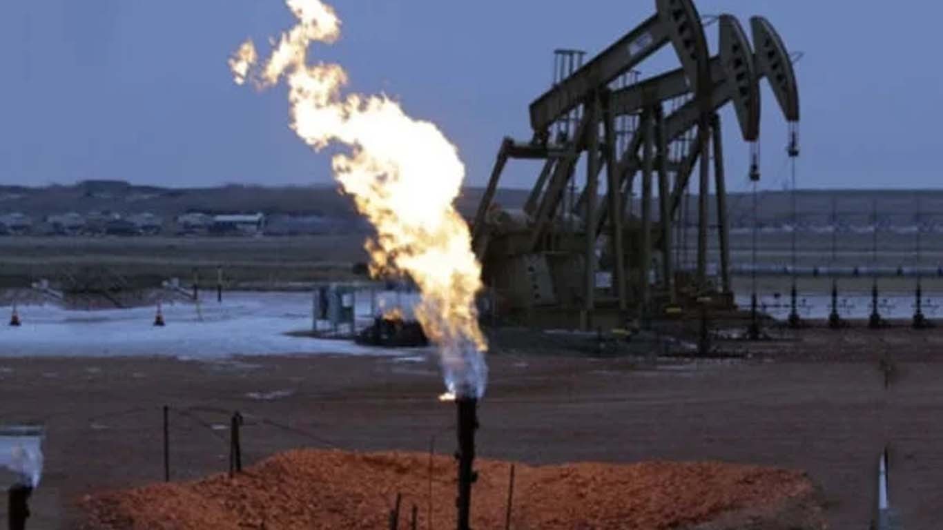 عالمی مارکیٹ میں خام تیل کی قیمت 78 ڈالر سے نیچے آگئی