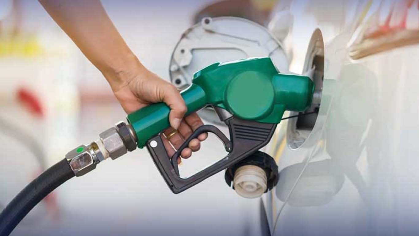 گزشتہ روز اضافے کے بعد آج پیٹرولیم مصنوعات کی قیمتوں میں کمی