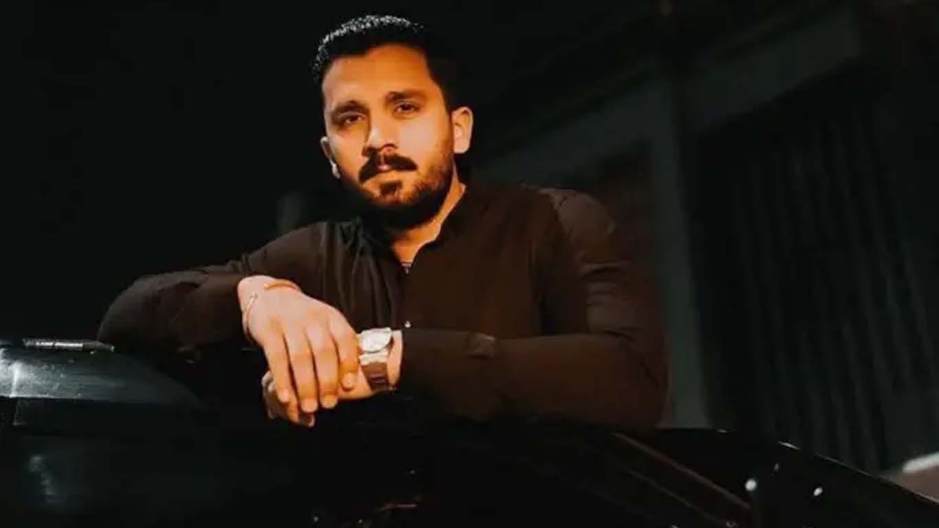 رجب بٹ کی آمدنی جان کر صارفین حیران رہ گئے