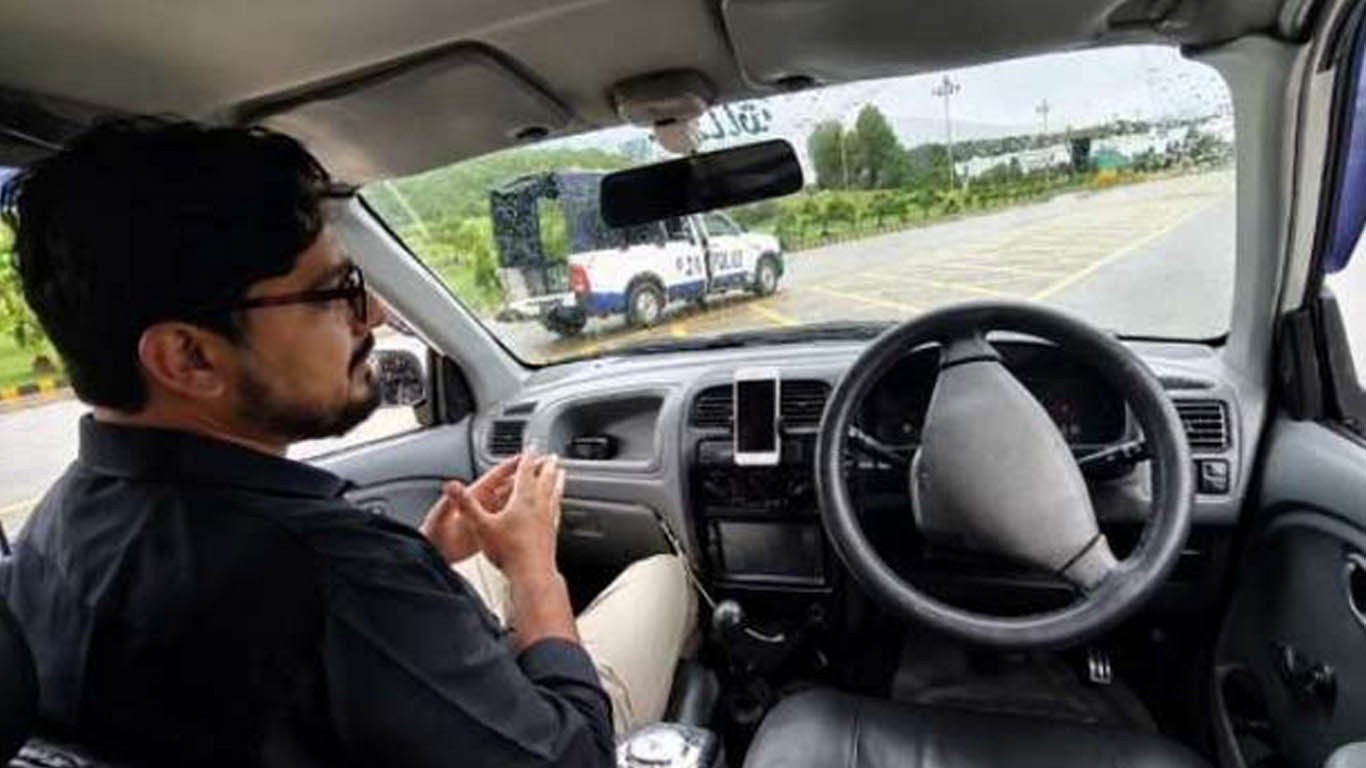 بغیر ڈرائیور کار چلانے کا تجربہ، ڈرائیور کے ساتھ کیا ہوا؟