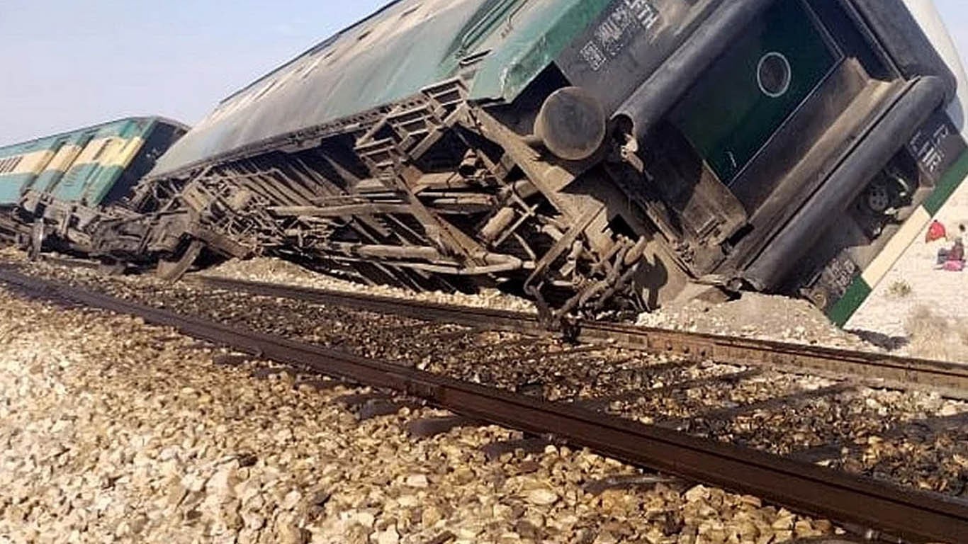 ٹیکسلا بائی پاس کے قریب ٹرین کی بوگیاں پٹری سے اتر گئیں