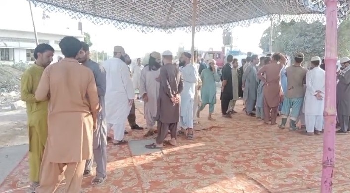 کراچی، گھر میں گھس کر ڈکیتوں کی فائرنگ سے 15 سالہ لڑکا جاں بحق، تدفین سے انکار